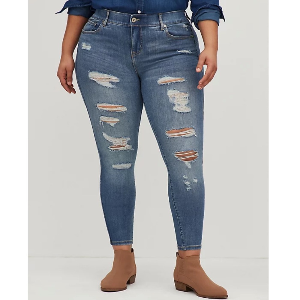 TORRID | BOMBSHELL SKINNY PREMIUM STRETCH HIGH-RISE DESTRUCTED JEAN |‼️20XT‼️
